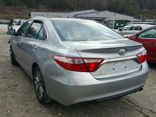 4T1BF1FK0HU392872 - 2017 TOYOTA CAMRY LE 灰色 照片 3