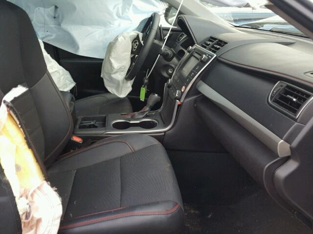 4T1BF1FK0HU392872 - 2017 TOYOTA CAMRY LE 灰色 照片 5