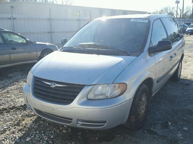 1A4GP45R26B645104 - 2006 CHRYSLER TOWN & COU SILVER photo 2