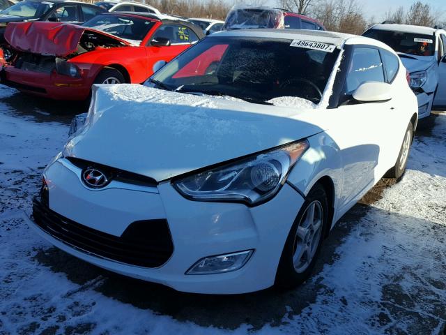 KMHTC6AD1CU066039 - 2012 HYUNDAI VELOSTER B SILVER photo 2