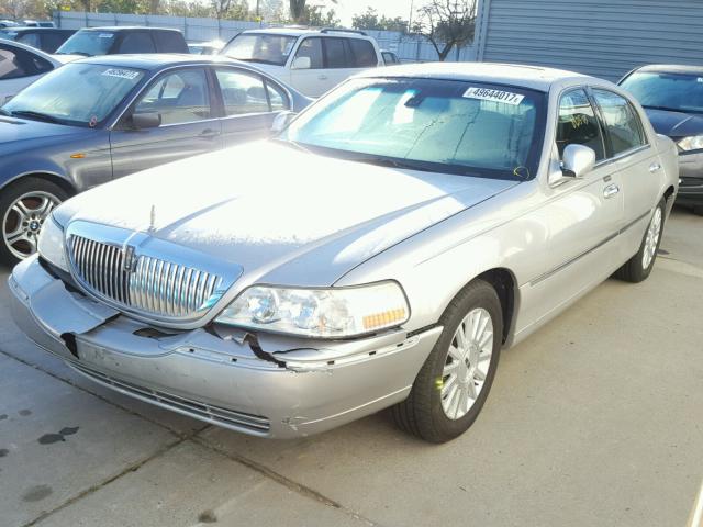 1LNHM82W83Y610138 - 2003 LINCOLN TOWN CAR S SILVER photo 2