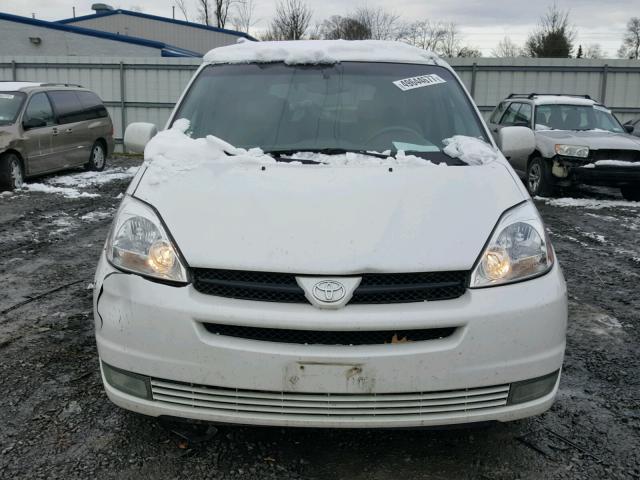 5TDZA22C24S117606 - 2004 TOYOTA SIENNA XLE WHITE photo 9