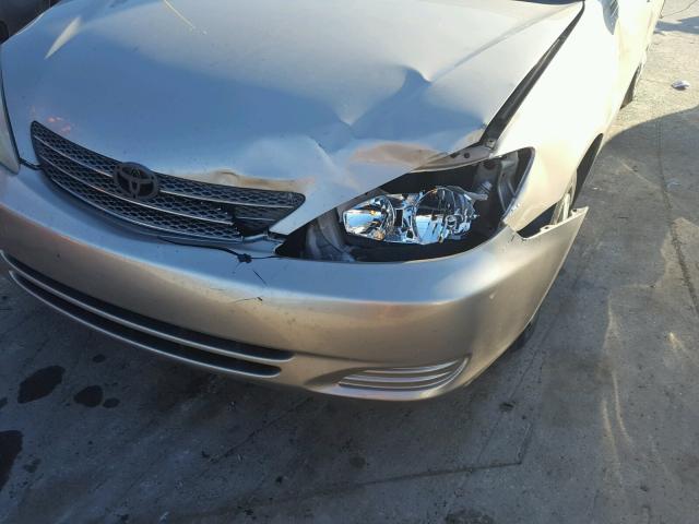 4T1BE32K84U851127 - 2004 TOYOTA CAMRY LE თაფლისფერი ფოტო 9