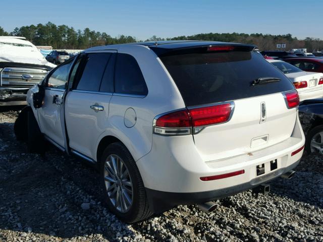 2LMDJ6JK2BBJ13659 - 2011 LINCOLN MKX WHITE photo 3