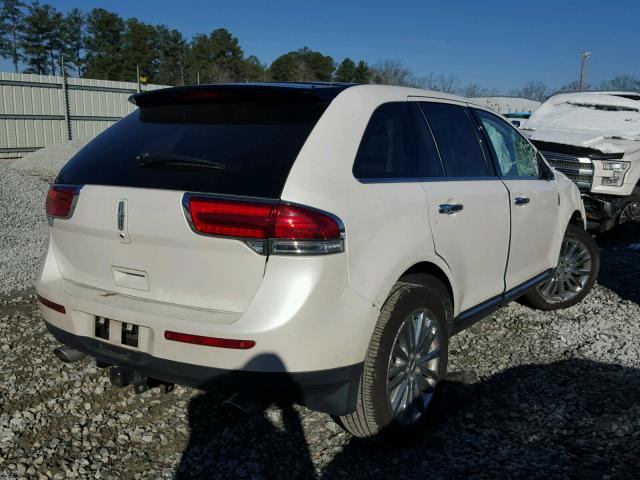 2LMDJ6JK2BBJ13659 - 2011 LINCOLN MKX WHITE photo 4