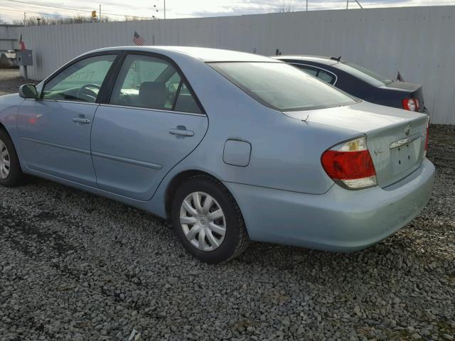 4T1BE32KX5U532149 - 2005 TOYOTA CAMRY LE BLUE photo 3