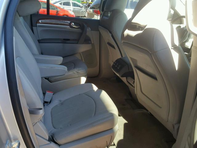 5GAKVBED2BJ105493 - 2011 BUICK ENCLAVE CX SILVER photo 6