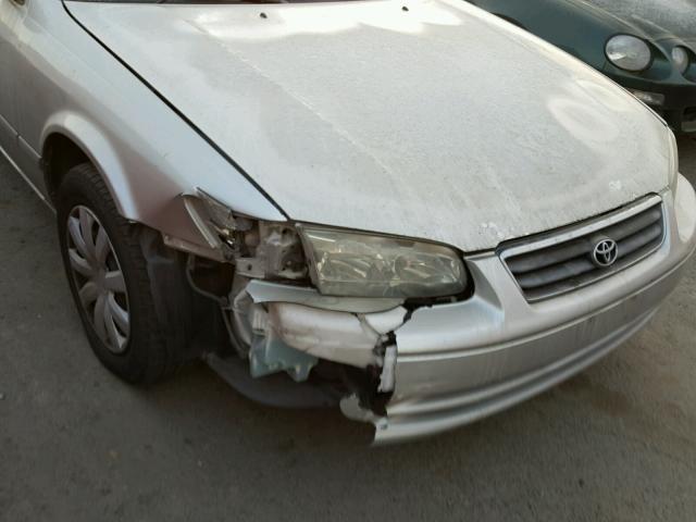 4T1BG22K41U101644 - 2001 TOYOTA CAMRY CE SILVER photo 9