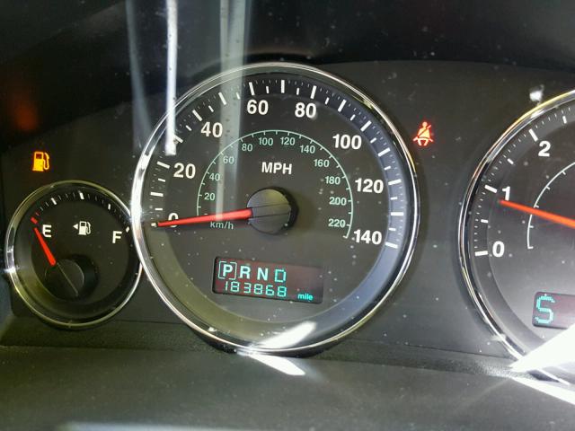 1J8HG48K17C611927 - 2007 JEEP COMMANDER RED photo 8