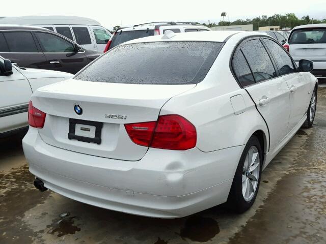 WBAPH7G57ANM49677 - 2010 BMW 328 I WHITE photo 4