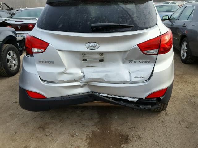 KM8JUCAC6DU762018 - 2013 HYUNDAI TUCSON GLS SILVER photo 9