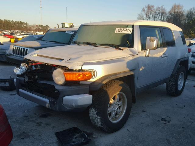 JTEZU11F770018795 - 2007 TOYOTA FJ CRUISER SILVER photo 2