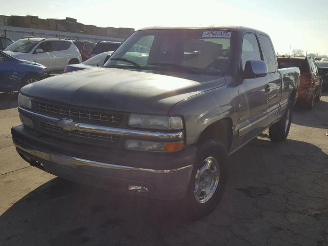 1GCEK19TX1E330638 - 2001 CHEVROLET SILVERADO CHARCOAL photo 2