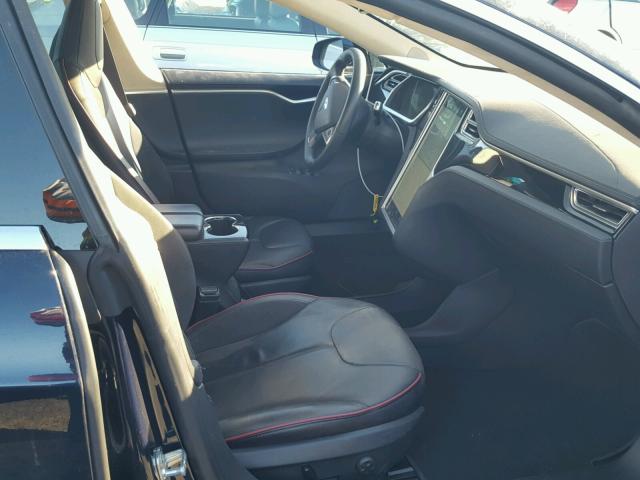 5YJSA1DP8DFP14842 - 2013 TESLA MODEL S Blau Foto 5