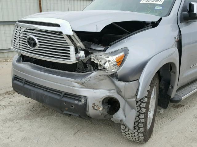 5TFHW5F1XCX216075 - 2012 TOYOTA TUNDRA CRE SILVER photo 9