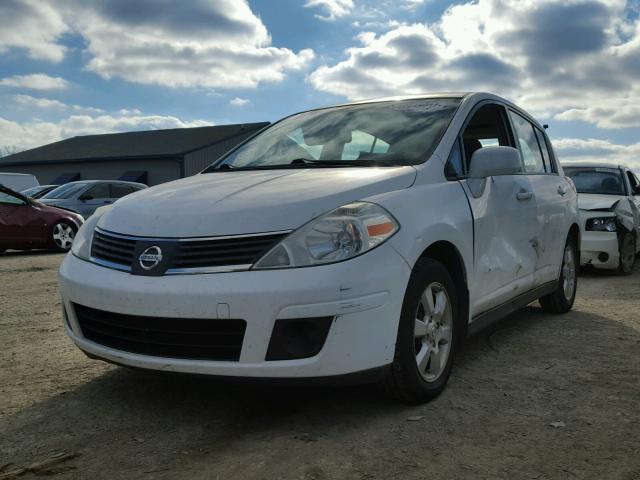 3N1BC13E39L407231 - 2009 NISSAN VERSA S WHITE photo 2