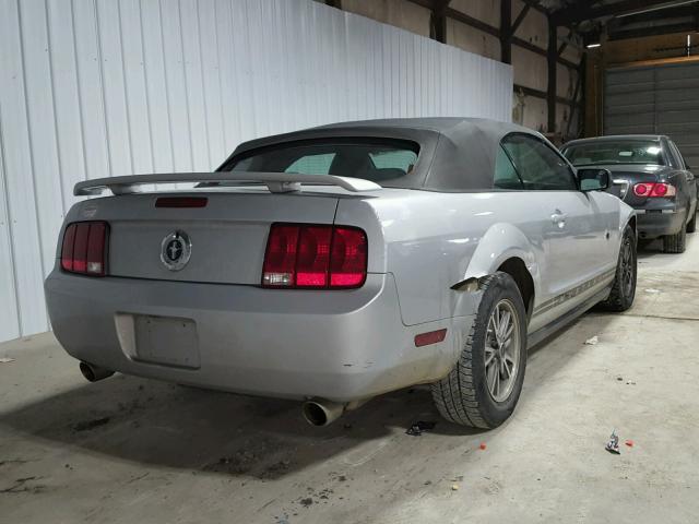1ZVHT84N055187696 - 2005 FORD MUSTANG SILVER photo 4