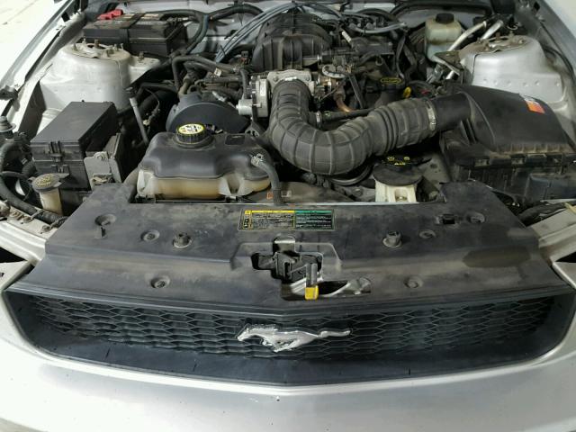 1ZVHT84N055187696 - 2005 FORD MUSTANG SILVER photo 7