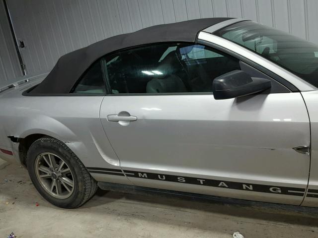 1ZVHT84N055187696 - 2005 FORD MUSTANG SILVER photo 9