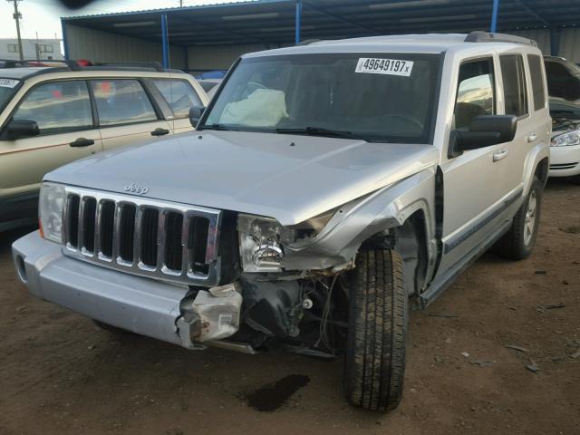 1J8HG48K18C229964 - 2008 JEEP COMMANDER SILVER photo 2