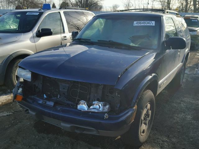 1GNCT18W82K154294 - 2002 CHEVROLET BLAZER BLUE photo 2