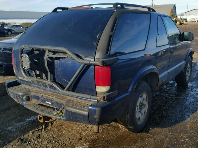 1GNCT18W82K154294 - 2002 CHEVROLET BLAZER BLUE photo 4