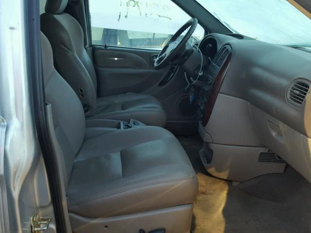 2C8GP64L43R384973 - 2003 CHRYSLER TOWN & COU 银色 照片 5