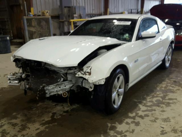 1ZVBP8CFXE5270993 - 2014 FORD MUSTANG GT WHITE photo 2