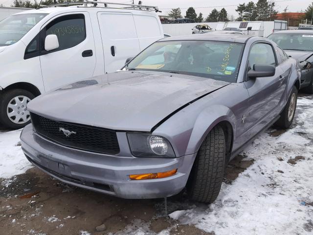 1ZVFT80N075307903 - 2007 FORD MUSTANG SILVER photo 2