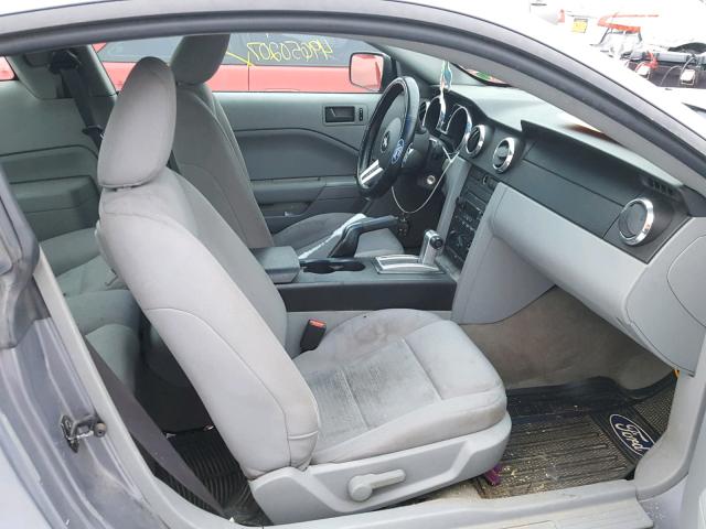 1ZVFT80N075307903 - 2007 FORD MUSTANG SILVER photo 5