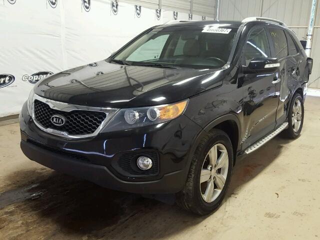 5XYKU3A68CG225900 - 2012 KIA SORENTO EX BLACK photo 2