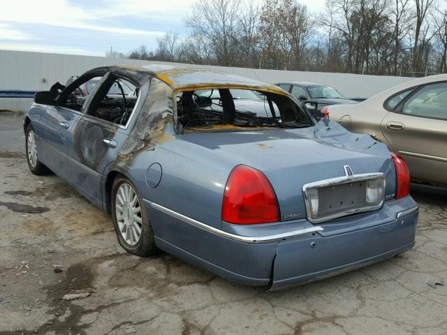 1LNHM81WX4Y680467 - 2004 LINCOLN TOWN CAR E BLUE photo 3