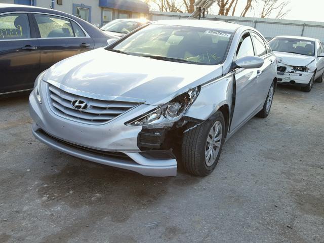 5NPEB4AC3BH285850 - 2011 HYUNDAI SONATA GLS SILVER photo 2