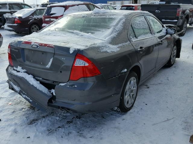 3FAHP0HA6BR296923 - 2011 FORD FUSION SE GRAY photo 4