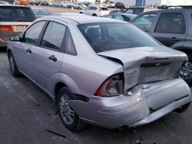 1FAFP34N37W259673 - 2007 FORD FOCUS ZX4 SILVER photo 3