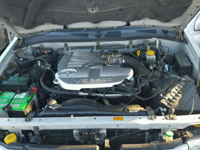 JNRDR09Y02W261080 - 2002 INFINITI QX4 SILVER photo 7