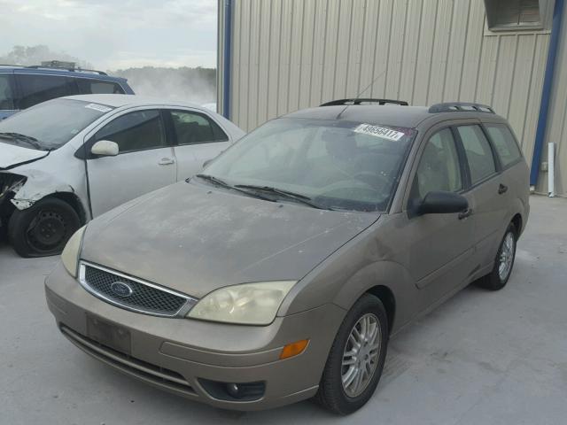 1FAFP36N25W311370 - 2005 FORD FOCUS ZXW TAN photo 2