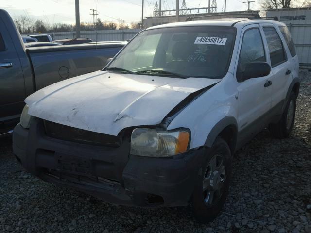 1FMYU03152KC73515 - 2002 FORD ESCAPE XLT WHITE photo 2