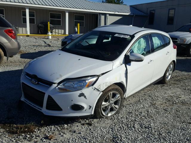 1FADP3K23DL237265 - 2013 FORD FOCUS SE WHITE photo 2