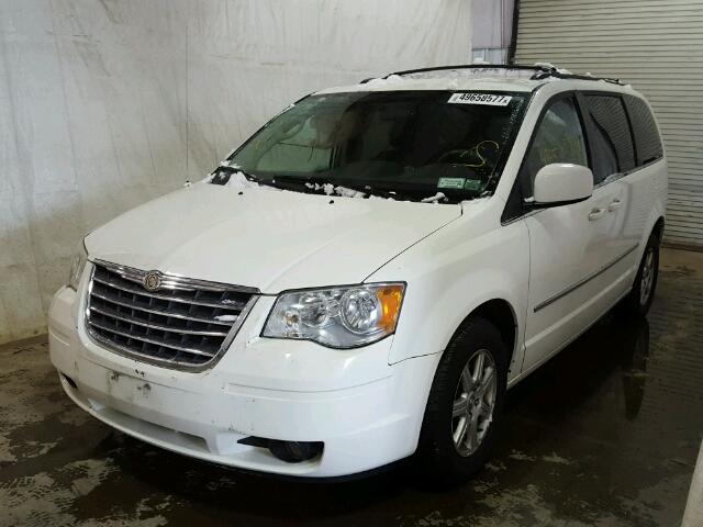 2A4RR5D13AR451566 - 2010 CHRYSLER TOWN & COU WHITE photo 2