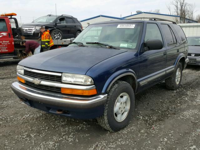 1GNDT13W4X2221041 - 1999 CHEVROLET BLAZER BLUE photo 2