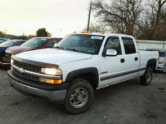 1GCGK13U72F211516 - 2002 CHEVROLET SILVERADO WHITE photo 2