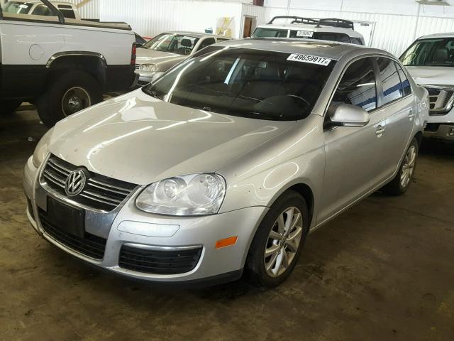 3VWRZ7AJ5AM107134 - 2010 VOLKSWAGEN JETTA SE SILVER photo 2