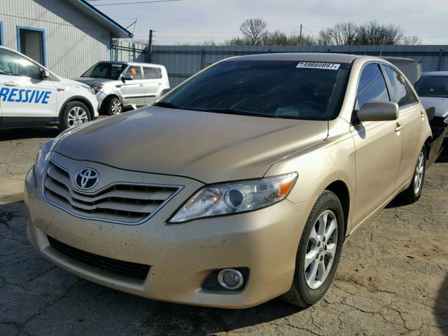 4T1BF3EK7BU219872 - 2011 TOYOTA CAMRY BASE GOLD photo 2