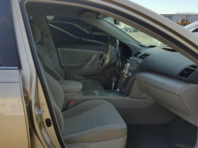 4T1BF3EK7BU219872 - 2011 TOYOTA CAMRY BASE GOLD photo 5