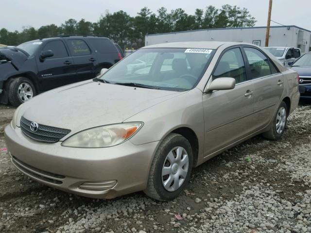 JTDBE32K740275848 - 2004 TOYOTA CAMRY LE TAN photo 2