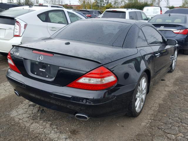 WDBSK71F97F124062 - 2007 MERCEDES-BENZ SL 550 BLACK photo 4