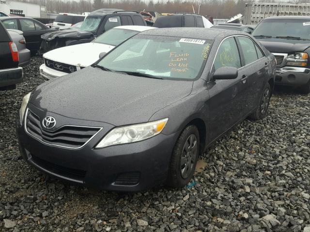 4T4BF3EK1BR180380 - 2011 TOYOTA CAMRY BASE GRAY photo 2