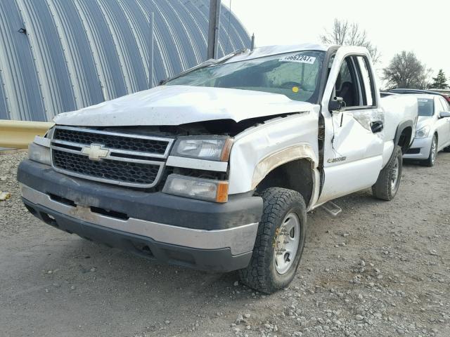 1GCHK24U16E171387 - 2006 CHEVROLET SILVERADO WHITE photo 2