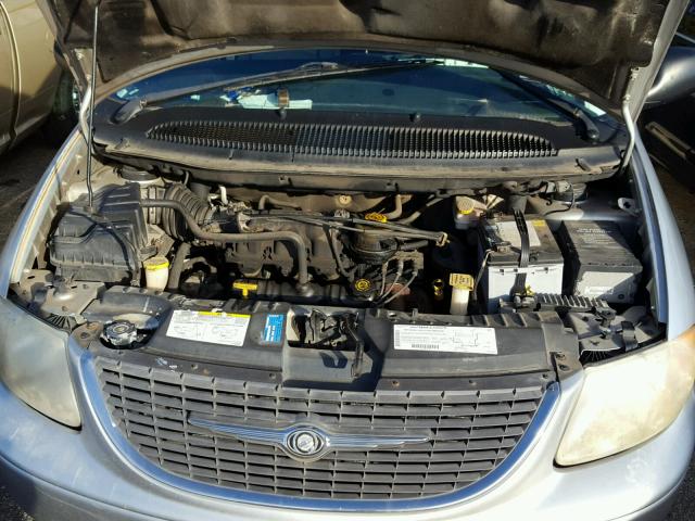 2C4GP44323R133066 - 2003 CHRYSLER TOWN & COU SILVER photo 7